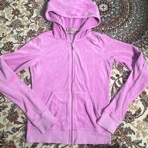 Juicy Couture petite Purple Hoodie, signs or wear on wrist/sleeve offer welcome